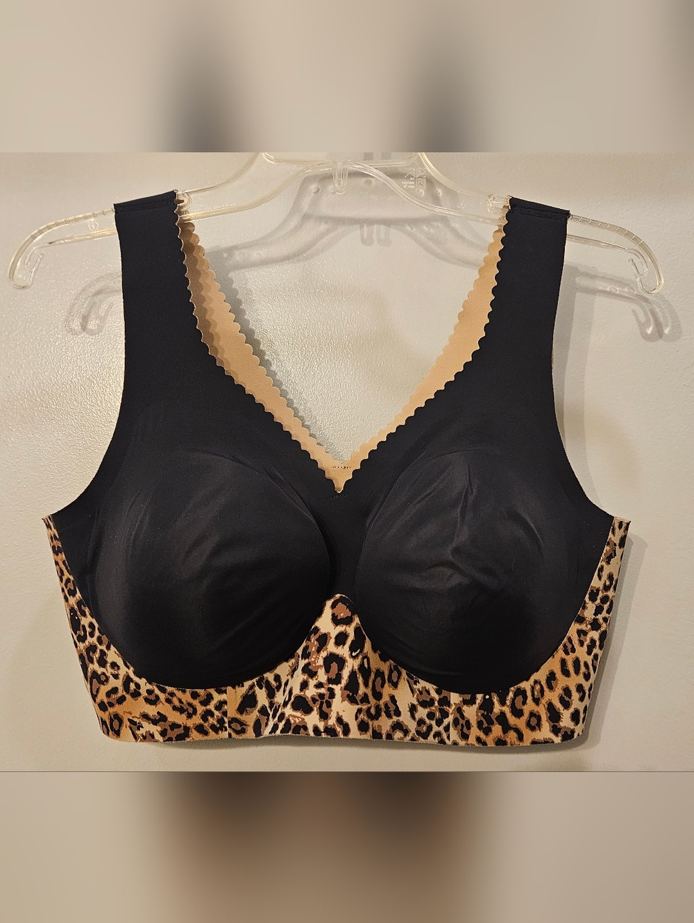 Evelyn & Bobbie Seamless Black & Leopard Wireless T-Shirt Bra